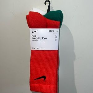 FIRM PRICE Nike Everyday Plus Cushioned Socks